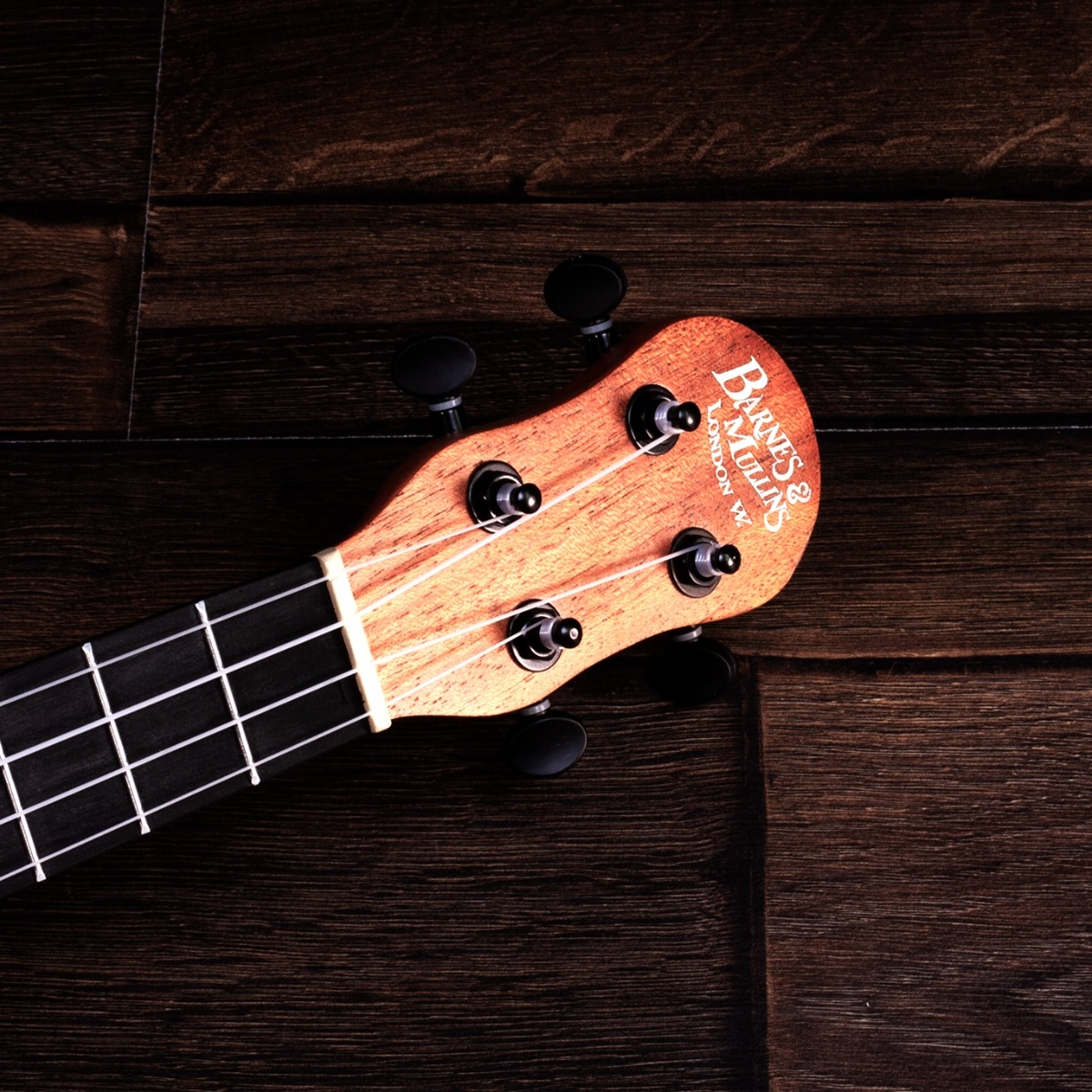 Barnes & Mullins Concert Ukulele - Spruce - Image 6