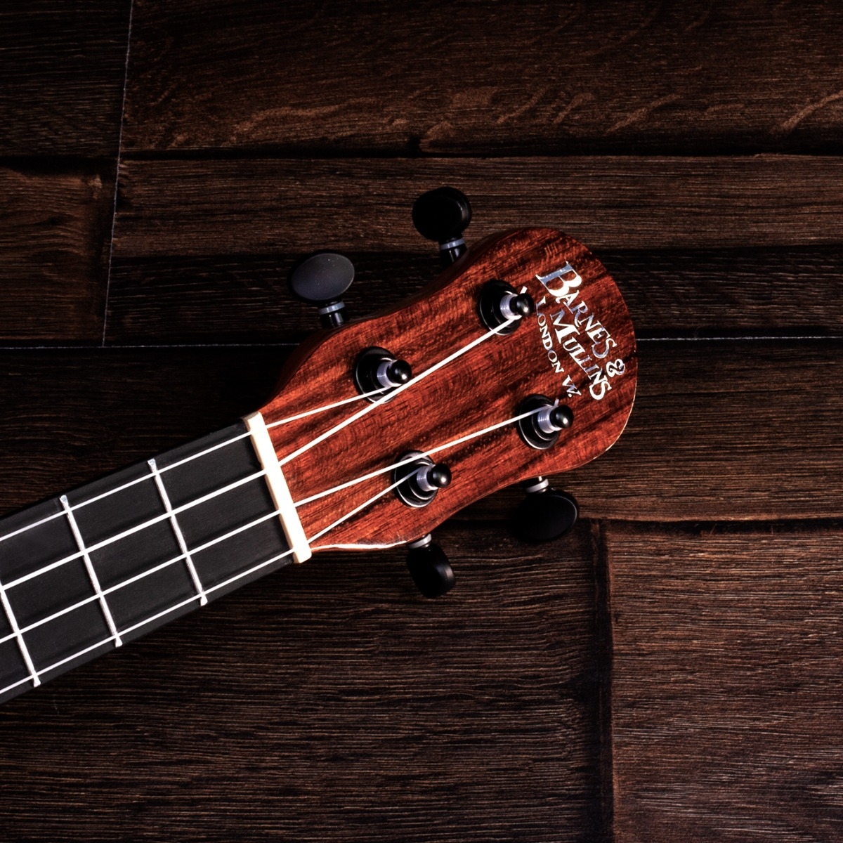 Barnes & Mullins Concert Ukulele Electro - Walnut - Image 7