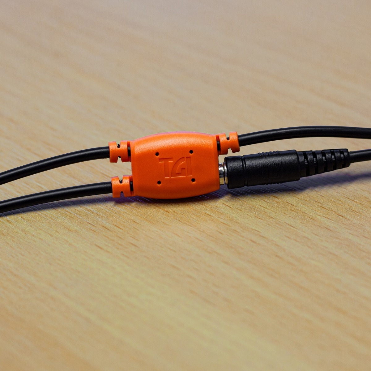 TGI SoundShare Education Headphones with Audio Sharing Connector - Image 9