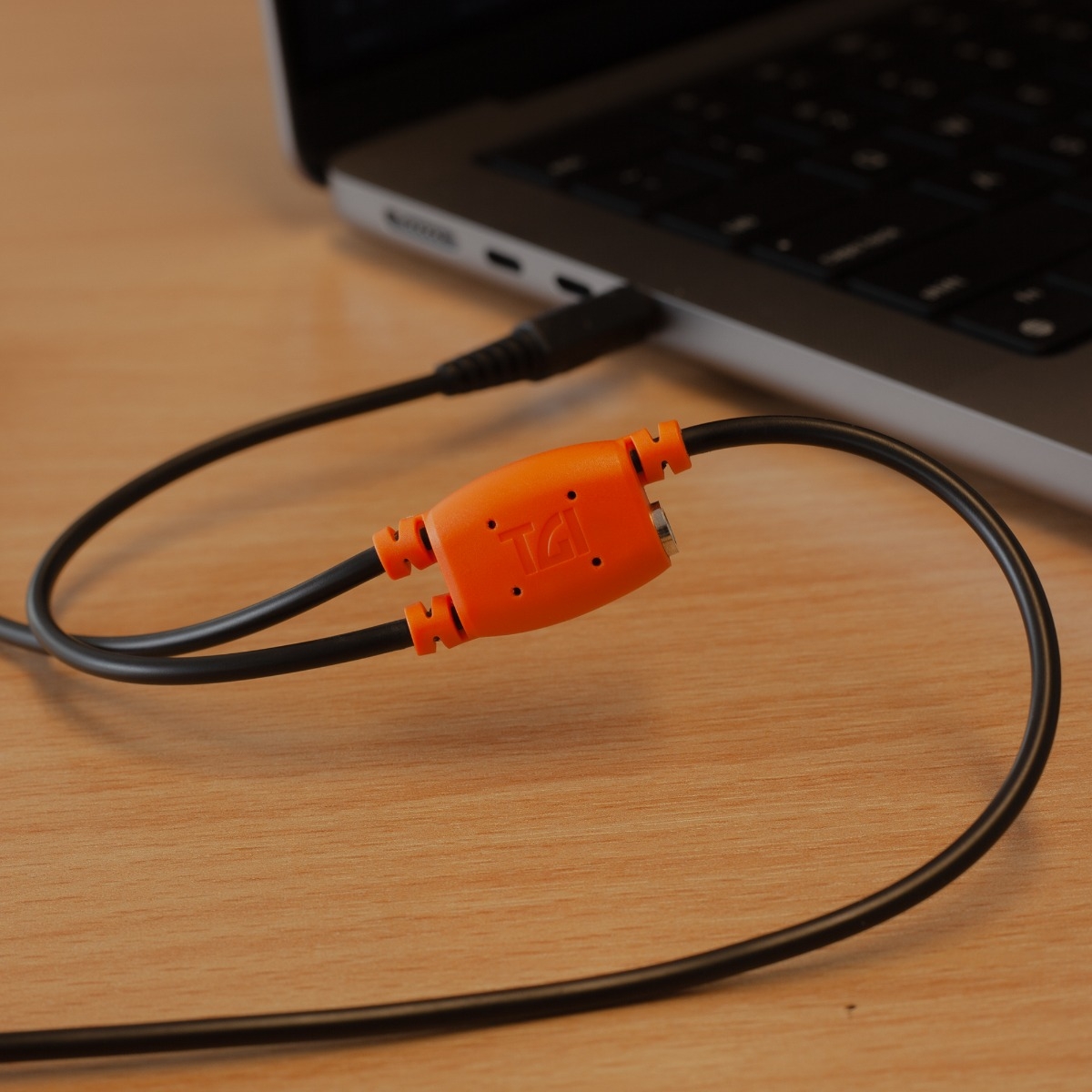 TGI SoundShare Education Headphones with Audio Sharing Connector - Image 12