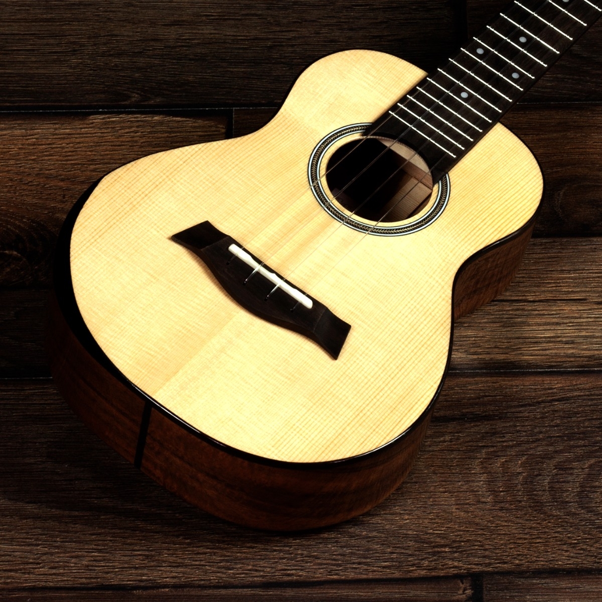 Barnes & Mullins Concert Ukulele - Solid Spruce / Acacia . Inc. Gigbag - Image 3