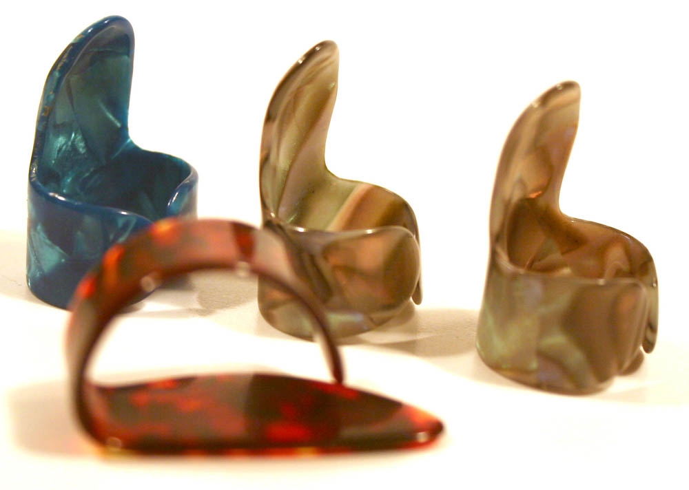 TGI Plectra Thumb and Finger Pick Set Plastic - Image 1