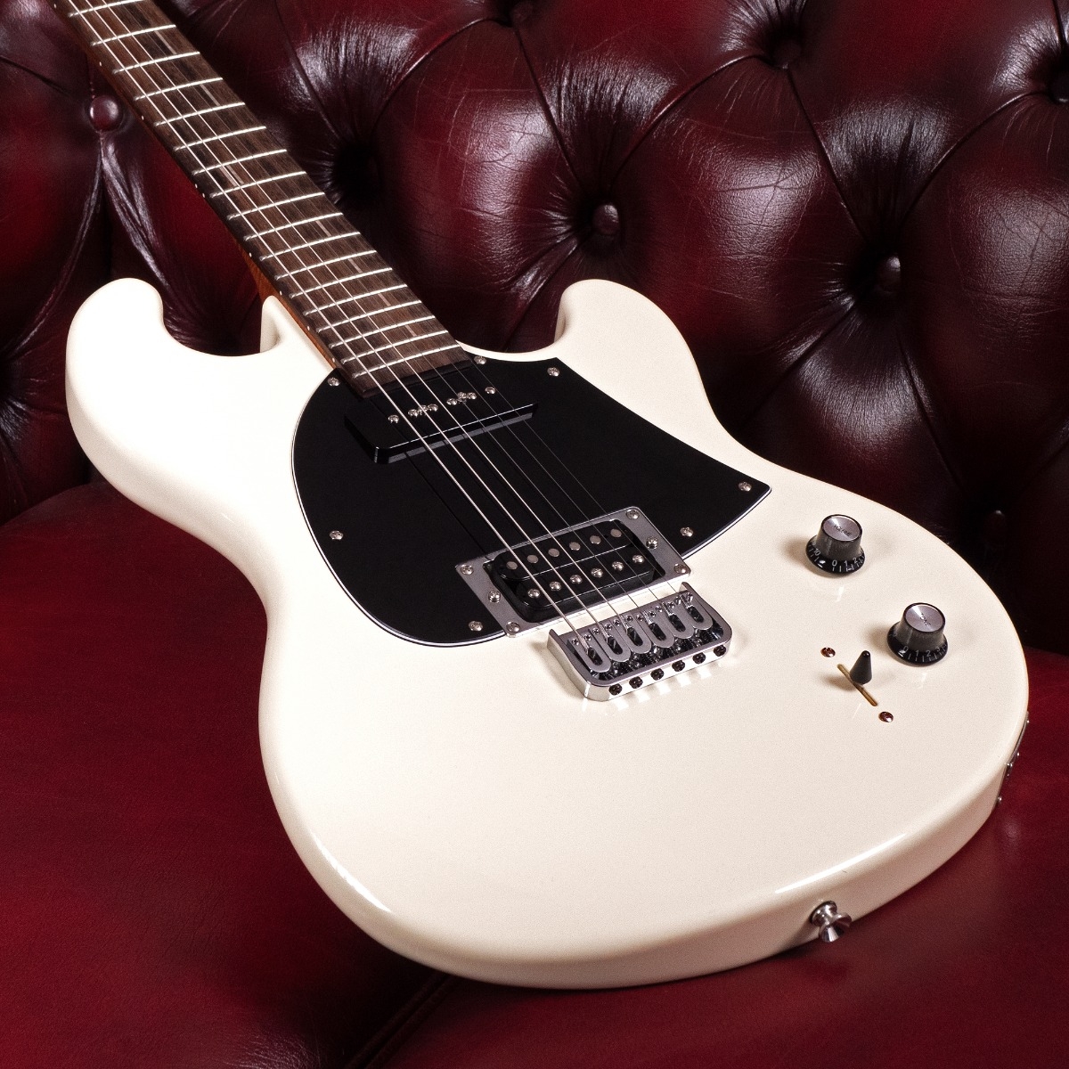 Shergold Masquerader Standard SM11 Solid Quartz White Gloss - Image 4