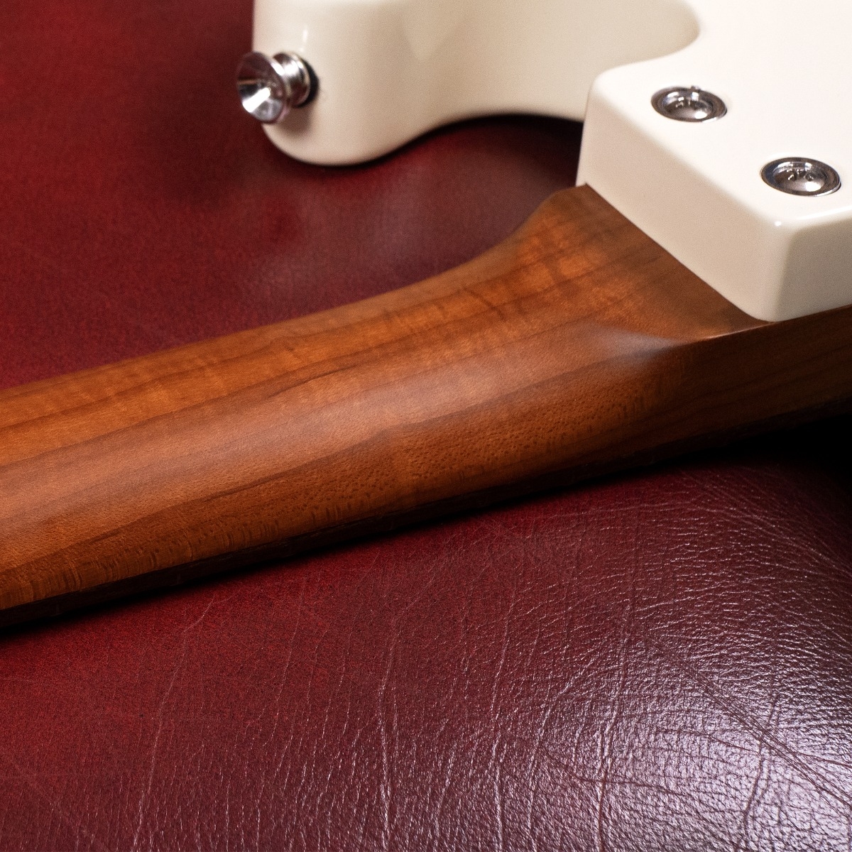 Shergold Masquerader Standard SM11 Solid Quartz White Gloss - Image 6