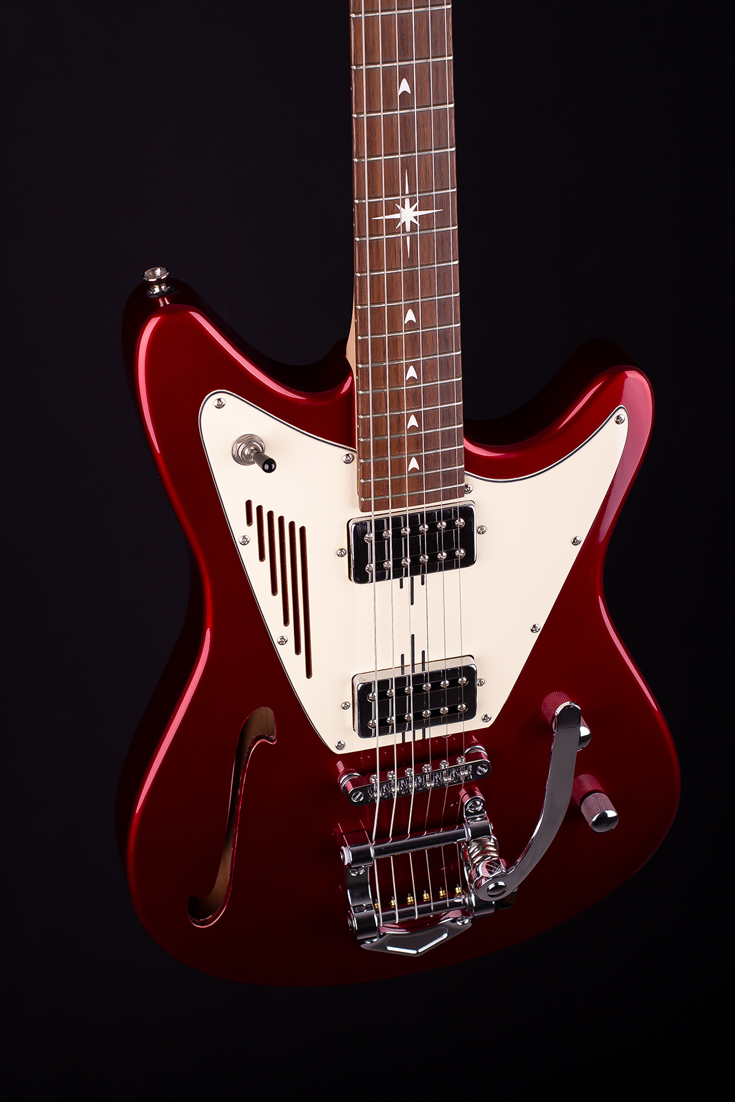 Magneto U-One Starlux Candy Apple Red with Gig Bag - Image 5