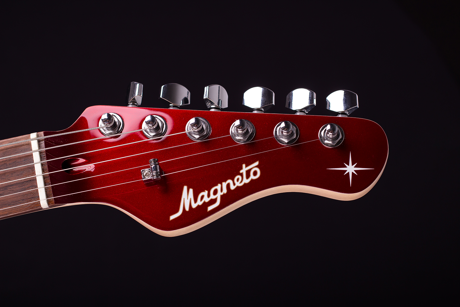 Magneto U-One Starlux Candy Apple Red with Gig Bag - Image 6