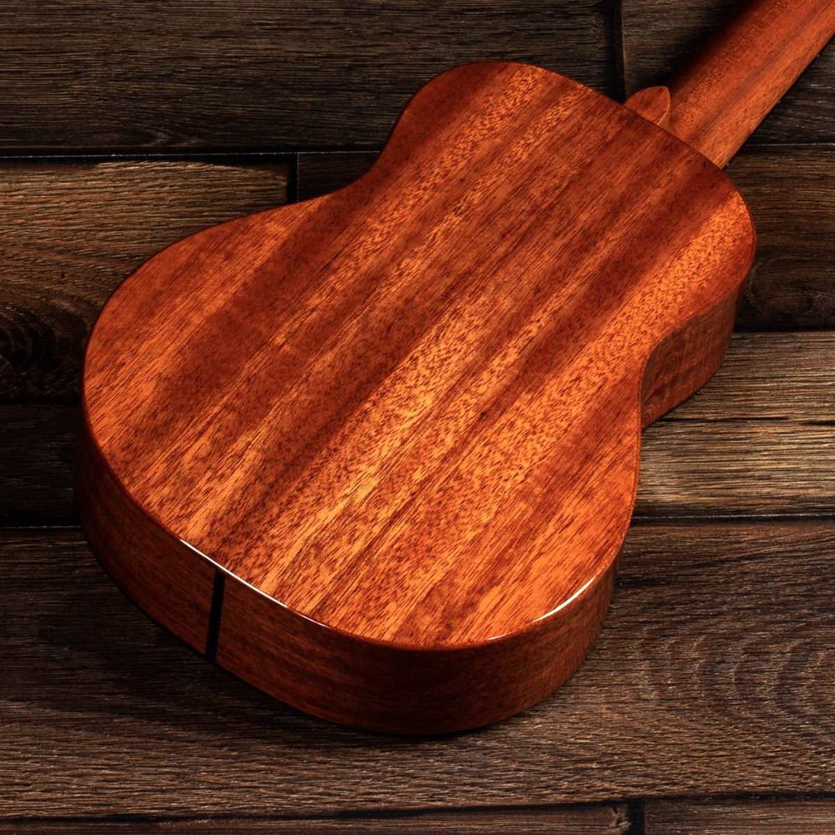 Barnes & Mullins Concert Ukulele - Solid Mahogany. Inc. Gigbag - Image 4
